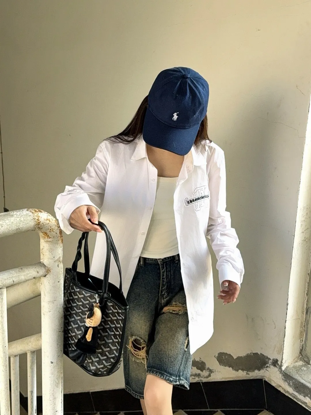Louis Vuitton/ logo